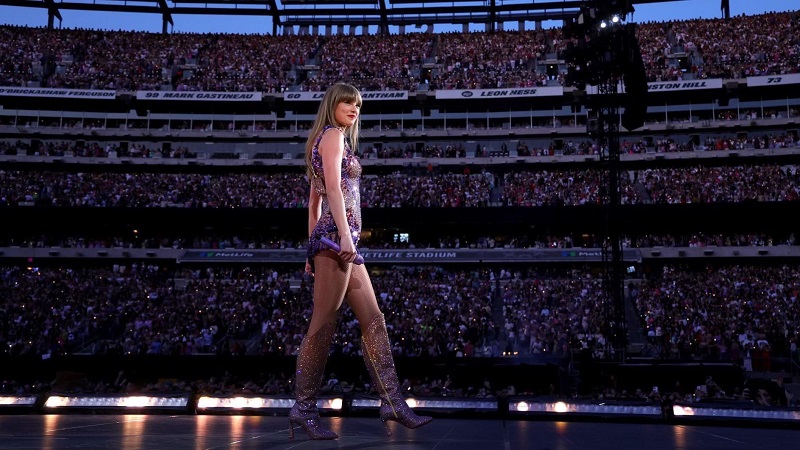 Taylor Swift: The Eras Tour English Audio Download Scene 1