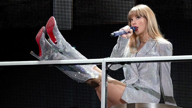 Taylor Swift: The Eras Tour English Audio Download Scene 2